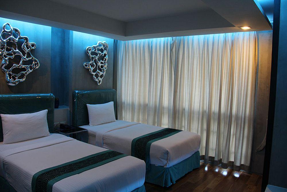 Blutique Hotel Банкок Екстериор снимка