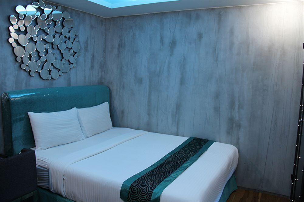 Blutique Hotel Банкок Екстериор снимка