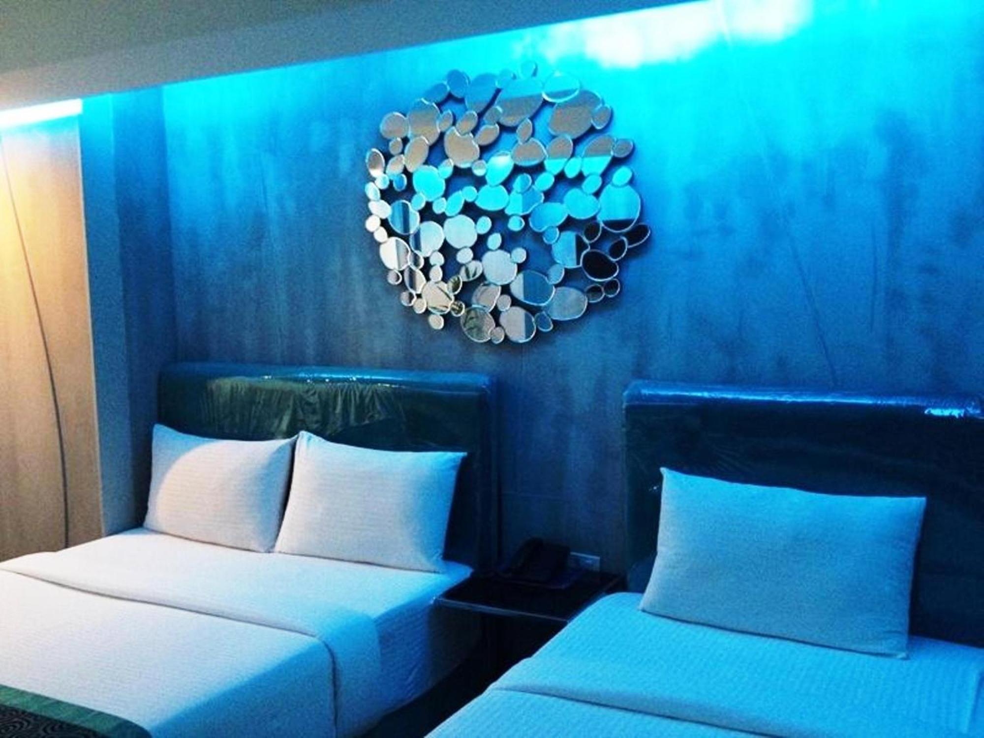 Blutique Hotel Банкок Екстериор снимка