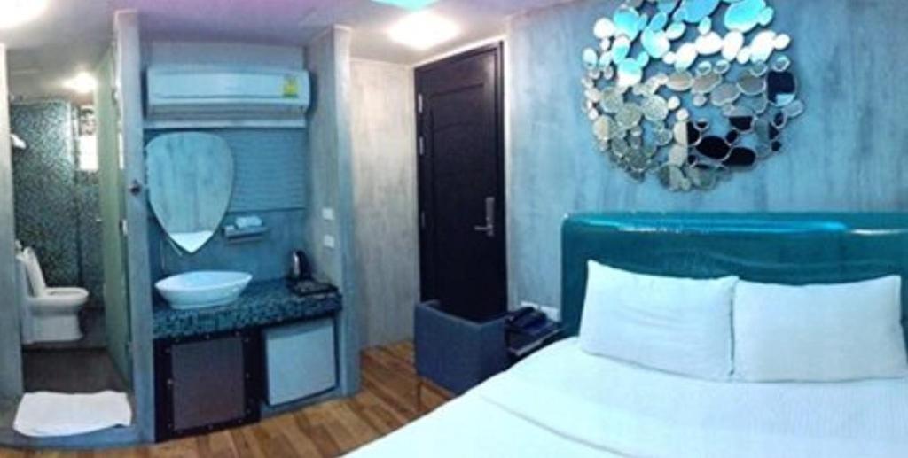 Blutique Hotel Банкок Екстериор снимка