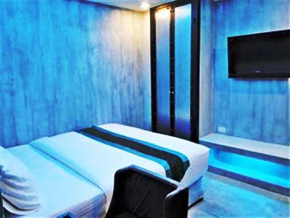 Blutique Hotel Банкок Екстериор снимка